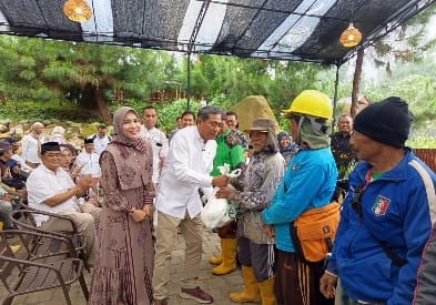 PLN UID JABAR Salurkan 1000 Paket Sembako Bagi Kurang Mampu di Kuningan