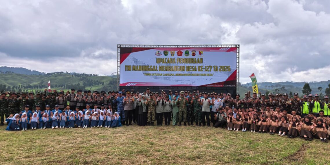 TMMD ke-127 Kodim 0624 Kabupaten Bandung Bangun Jalan Tembus Perbatasan Cianjur di Cipelah