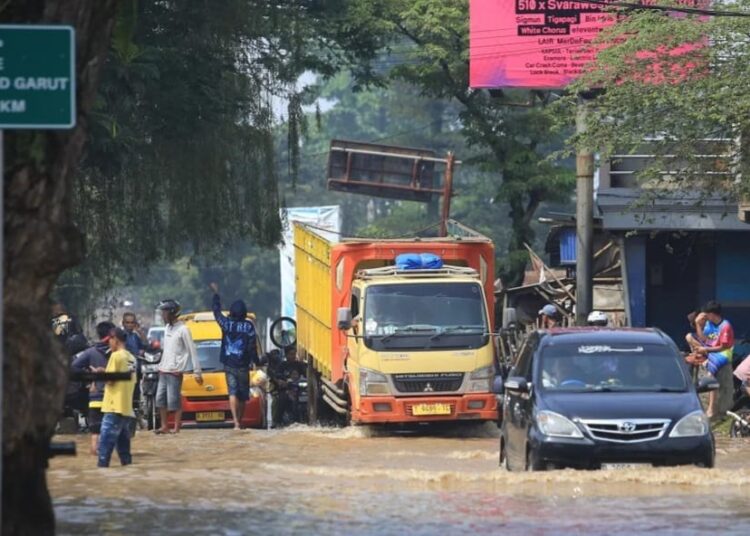 Lagi, Jalan Raya  Cicalengka-Majalaya Diterjang Banjir,  SPBU Ciluluk Terendam
