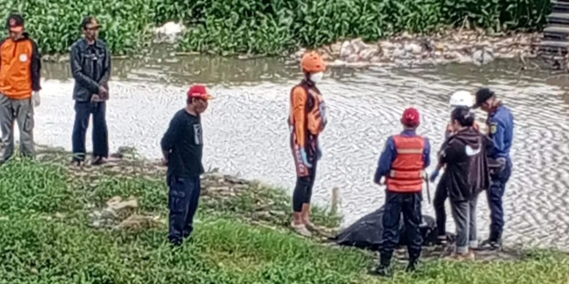 Terseret Arus Sungai Saat Buang Air Kecil,  Jasad Enok Akhirnya Ditemukan