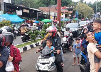 Ngabuburit Di Simpang Empat Purwawinangun sambil Berburu Takjil