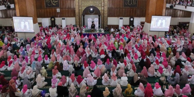 Sebanyak 5000 jamaah Majelis Taklim Masjid Agung (MTMA) Mengikuti Tabligh Akbar Gerak Syariah