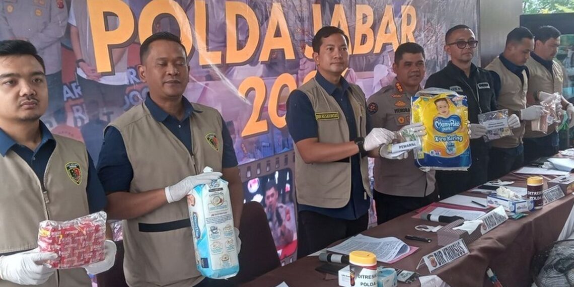 Polda Jabar Bongkar Modus Ubah Produk Kadaluwarsa yang Diperjualbelikan