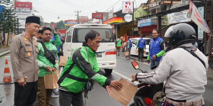 Terkejut, 250 Paket Takjil Habis Dalam Hitungan Menit