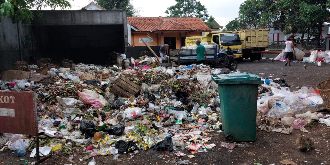 Cirebon:  Dari 1.200 Ton Sampah Per-hari Hanya Terangkut 450 Ton