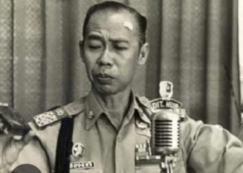 KH SHOLEH HAMID & JENDERAL HOEGENG, KEJUJURAN YANG TAK BERISIK