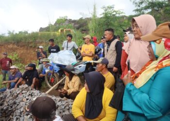 Puluhan Tahun “Mekprek Batu” Demi Sesuap Nasi Tiba-tiba Dihentikan Gubernur KDM