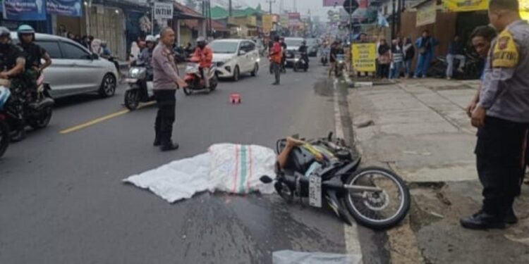 Duuuhh…Hansip Linmas Tewas Terlindas Truk Tronton