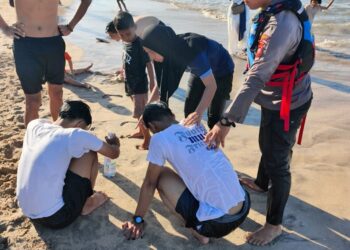 Empat Wisatawan Asal Bandung Terseret Ombak Pantai Karangpapak