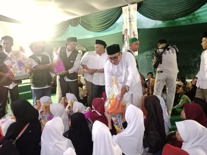 Anggota DPRD Kabupaten Bandung Hadiat Santuni Anak Yatim dan Jompo, Tawarkan Program Bapak Asuh