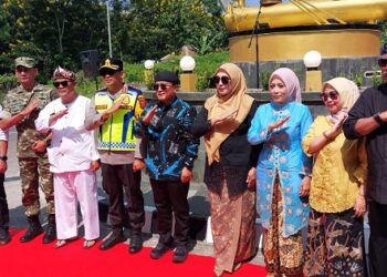 Angklung Warisan Budaya Bangsa Menyapa Dunia Lewat Tugu Angklung
