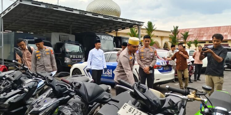 Balap Motor Liar Tengah Malam di Kuningan, Polisi Amankan 16 Motor, 1 Mobil dan Senjata Tajam