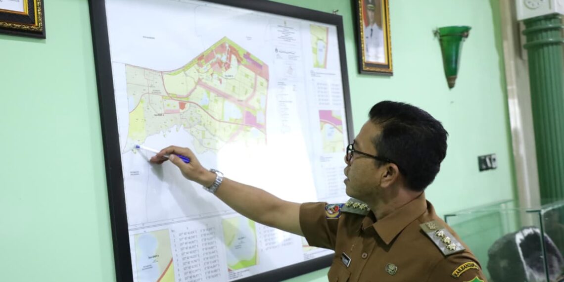 Bupati Bandung Dadang Supriatna memimpin rapat koordinasi (rakor) penataan desa sekaligus persiapan Pemilihan Kepala Desa Antar Waktu (PAW) di Rumah Dinas Bupati.