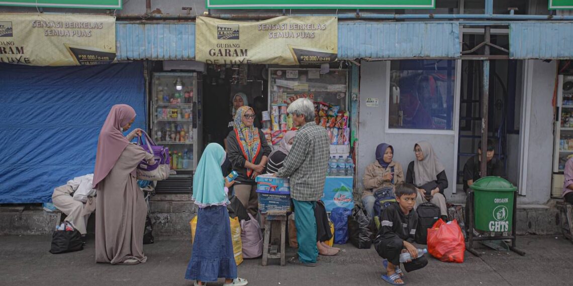 Sadar Adminduk! Disdukcapil Kota Bandung Jemput Bola di Pintu Kedatangan
