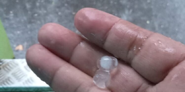 Dua Desa di Kuningan Timur Diguyur Hujan Es