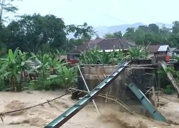 Renovasi Jembatan Cijemit Diterjang Banjir Sungai Cipedak