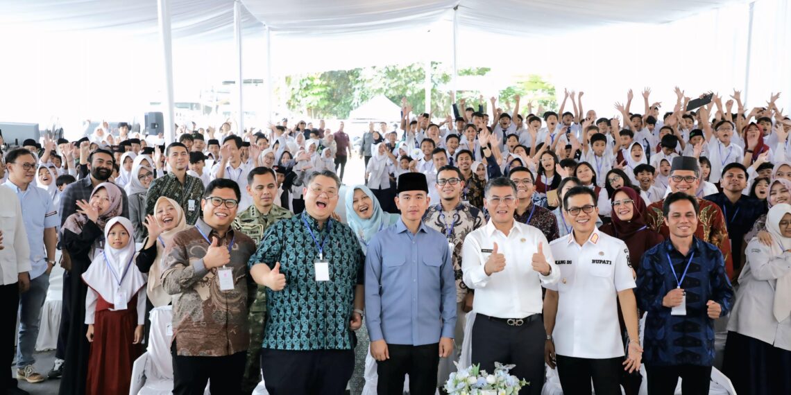 Kang DS Dampingi Wapres Tinjau Edukasi AI di SMP Al-Muthahari dan Ponpes Darul Arqom