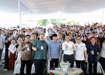 Kang DS Dampingi Wapres Tinjau Edukasi AI di SMP Al-Muthahari dan Ponpes Darul Arqom