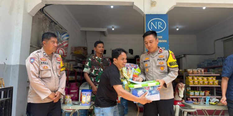 Kapolresta Tasikmalaya Berikan Tali Asih kepada Korban Bencana Alam di Sejumlah Titik