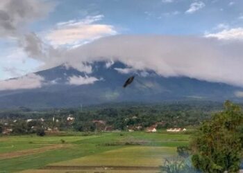 Pendaki Dilarang Mendekati Kawah Gunung Ciremai Radius 500 Meter