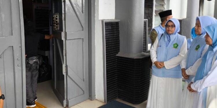 Safari Ramadan LKKS Berbagi Takjil ke Warga Binaan Lapas Kuningan