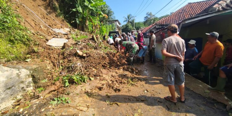 Kawasan Wisata Darmaloka Terancam Longsor, Sejumlah Rumah pun Tertimpa Longsor