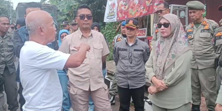 Kasihan! Pedagang Takjil di Simpang  Purwawinangun Dibubarkan Satpol PP