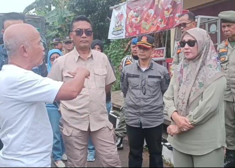 Kasihan! Pedagang Takjil di Simpang  Purwawinangun Dibubarkan Satpol PP