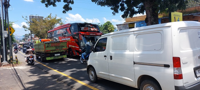 Ribuan Ranmor Arus Balik, Padat Merayap Kuningan-Cirebon Ditempuh 3 jam