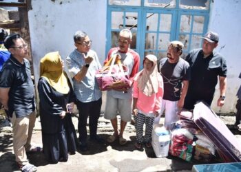 Korban Kebakaran di Bayuning Menerima Bantuan Dari Pemerintah Daerah