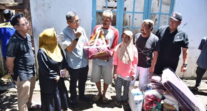 Korban Kebakaran di Bayuning Menerima Bantuan Dari Pemerintah Daerah