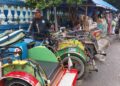 Puluhan Tukang Becak Pasalaran Cirebon Dilarang Beroperasi H-7 dan H+7 Idulfitri