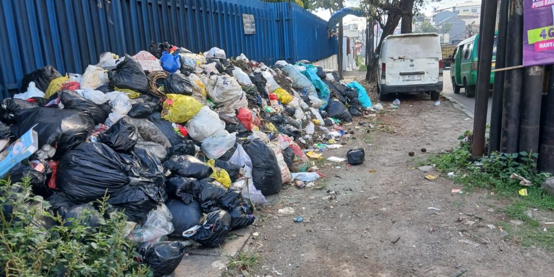 Kakaren Lebaran, Sejumlah Titik di Kab. Bandung Dihiasi Tumpukan Sampah Termasuk Cileunyi