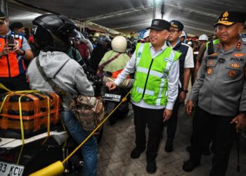 Menhub Tinjau Tiga Pelabuhan di Banten, Pastikan Penyeberangan Jawa – Sumatera Lancar Jelang Arus Mudik