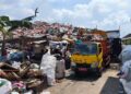 DLH Kerahkan 18 Armada Angkut Sampah dari TPS Ilegal di Tambun Utara