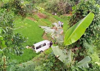Detik-Detik Maut, Angkot Terjun Bebas ke Jurang Puluhan Meter, Sopir Selamat Hanya Luka Lecet