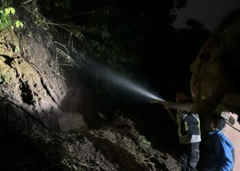Tanah longsor Menerpa Rumah Warga di Kampung Bojongsari Garut
