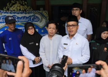 Dari Rumah Duka 2 Korban Meninggal, KDS Perintahkan Assessment dan Perbaikan Segera TPT dan Jembatan Sungai