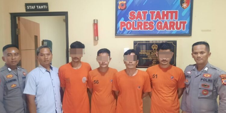 Pria Cigedug Diculik-Brutal oleh 4 Warga Cikajang, Dipaksa Makan Tak Layak hingga Disiram Cairan Kotor