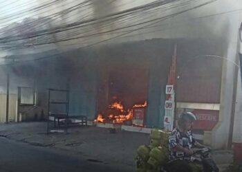 Diduga Akibat Api Rokok Samber Bensin, Dua Ruko di Solokanjeruk Dimangsa Api