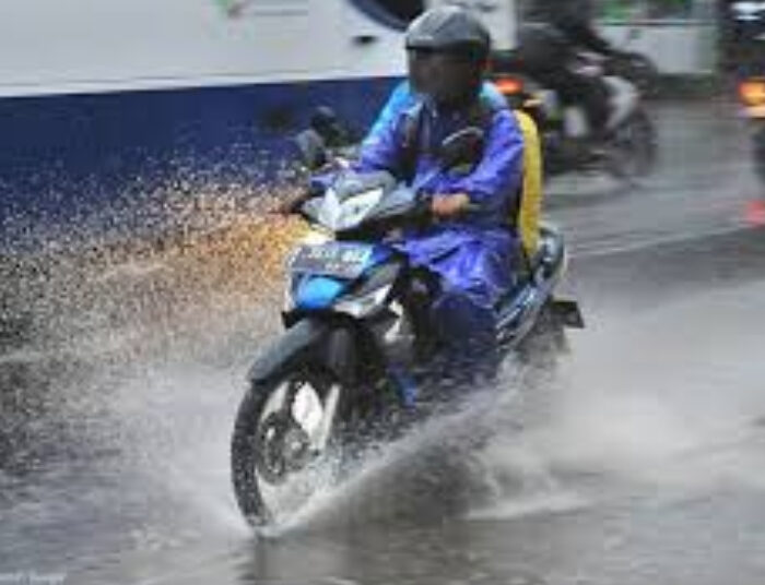 Harus Tahu! Simak Tips Perawatan Motor Saat Musim Hujan, Auto Awet
