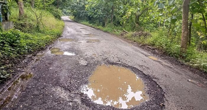 Jalan Sejumlah Desa di Japara, Kuningan Rusak Sela Belasan Tahun