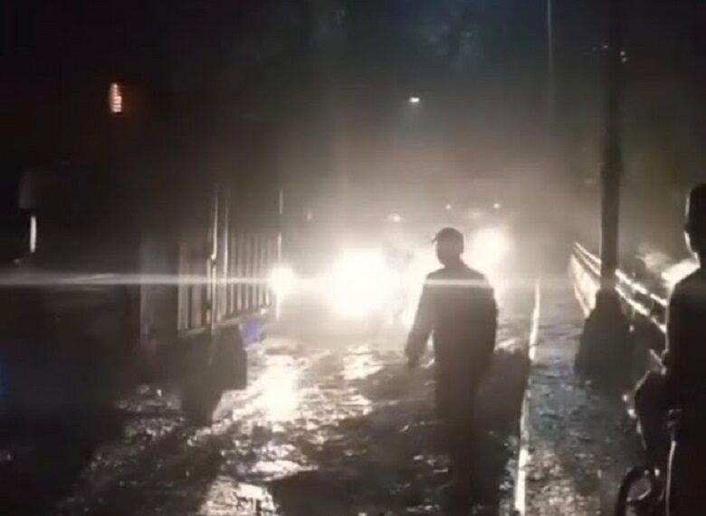 Sempat Tertimbun Longsor, Jalur Cadas Pangeran Kembali Bisa Dilalui Kendaraan