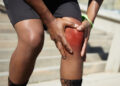 Jangan Dianggap Sepele! Ini Penyebab Nyeri Lutut Saat Olahraga