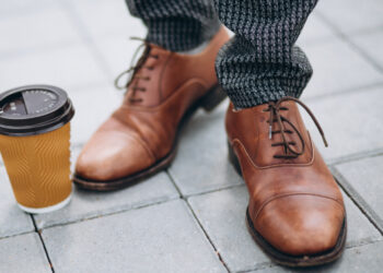 Jangan Galau! Gini Cara Mengatasi Sepatu Kebesaran Supaya Nyaman Dipakai