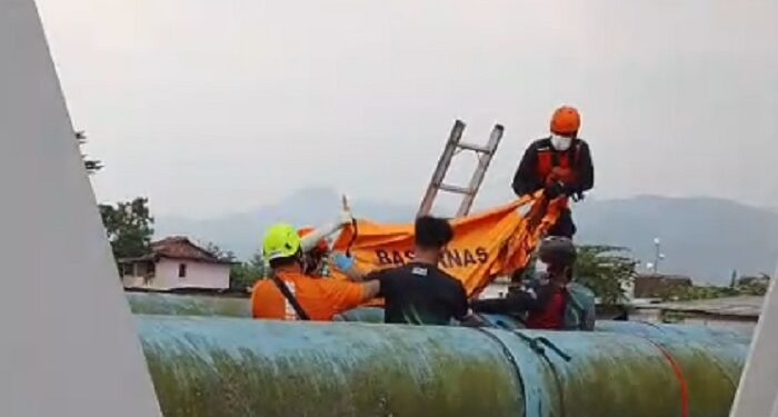 Mayat Ditemukan di Jembatan Batujajar, Apakah Itu Pria yang Ceburkan Diri ke Citarum 8 Hari Lalu?