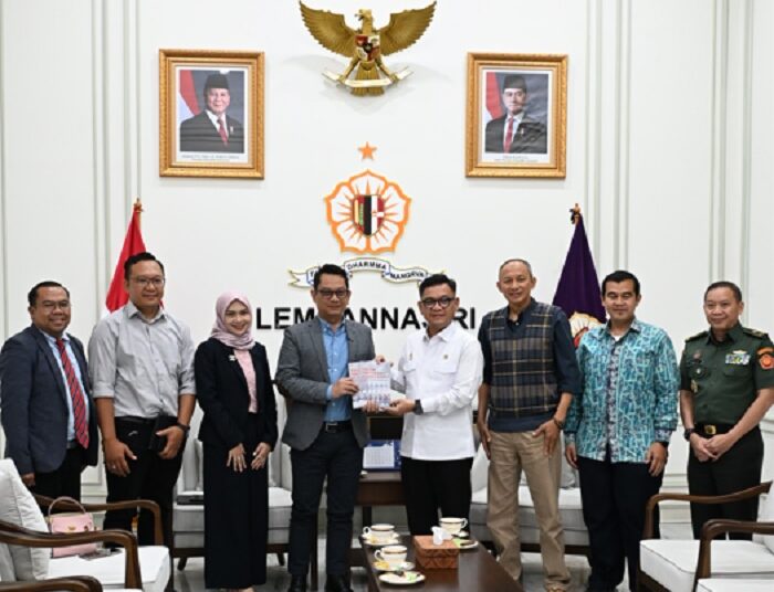 KPID Jabar Sampaikan Penelitian Soal Pergeseran Interaksi Sosial ke Gubernur Lemhannas