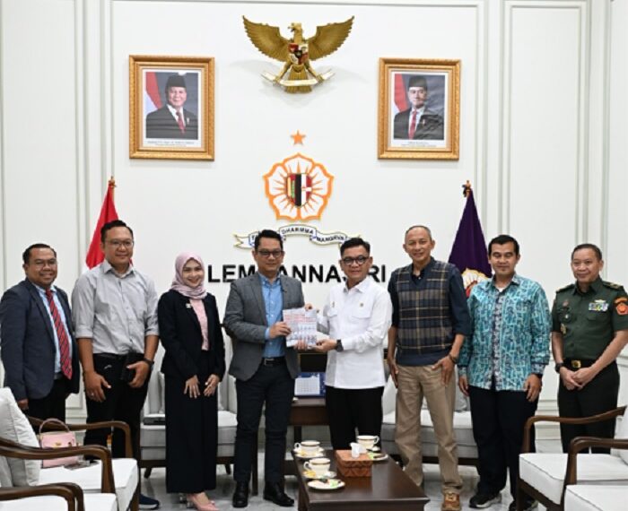 KPID Jabar Sampaikan Penelitian Soal Pergeseran Interaksi Sosial ke Gubernur Lemhannas