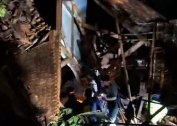 Dua Rumah Diterjang Longsor di Sumedang Selatan, 4 Warga Tertimbun, 3 Selamat, 1 Masih Dicari