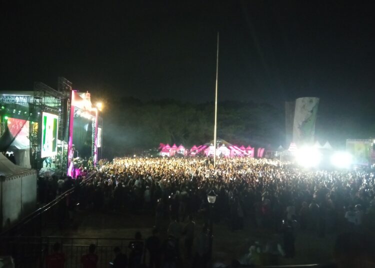 Wakil Walikota Tasikmalaya Ajak Warga Berdoa di Konser Wali Smarfrend